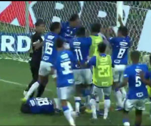 Burdy na meczu Cruzeiro - Atletico Mineiro