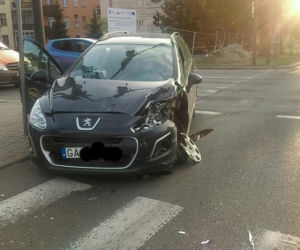 Poranny wypadek na rondzie Grunwaldzkim w Bydgoszczy [ZDJĘCIA]