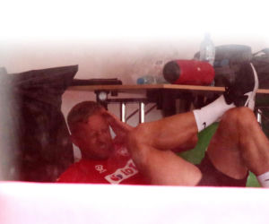 Kamil Glik i Przemysław Płacheta ćwiczą na siłowni w hotelu