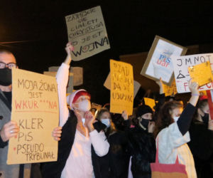 Kalisz: manifestacja na głównych ulicach miasta i pod kurią