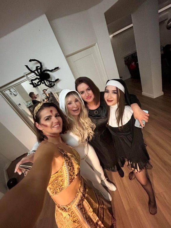 Imieniny Wioli z programu "Farma". Uczestnicy bawili się w stylu Halloween