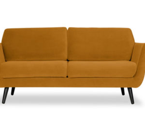 Musztardowa sofa do salonu. Wybraliśmy 10 najmodniejszych modeli!