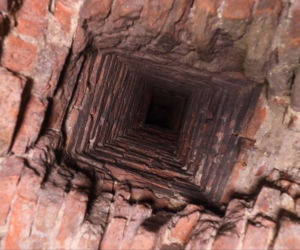 Tajemniczy tunel na Ursynowie. Badają tajemnice „grobów masońskich”