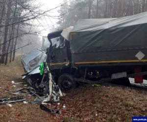 Wypadek na DK16. Jedna osoba zginęła, cztery są ranne