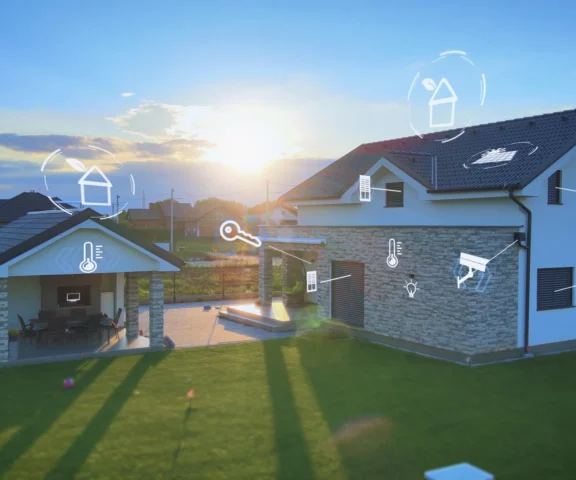 Spokojny urlop? Włamanie to nie jedyne zagrożenie podczas nieobecności. Smart home zabezpieczy przed następstwami różnych zdarzeń losowych, np. zalaniem czy uszkodzeniem instalacji elektrycznej