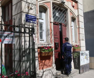 Matura 2022. Policjanci weszli do warszawskich liceów po alarmie bombowym