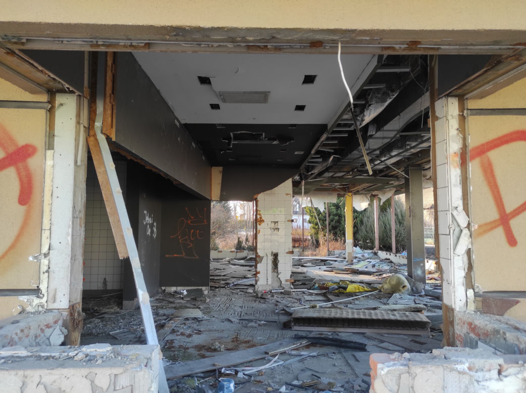 McDonald's jak z horroru w sercu Polski. Aż ciężko go rozpoznać! Co tam się stało?