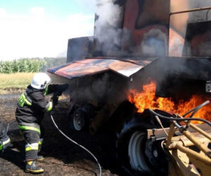 Bolesty. Żniwa w pełni, a kombajn stanął w ogniu! Dramat rolników z podlaskiego