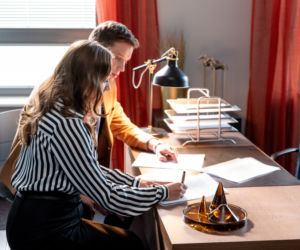 Na Wspólnej, odcinek 2798. Aneta (Dorota Krempa), Darek Żbik (Michał Mikołajczak)