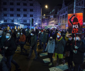 Strajk Kobiet we Wrocławiu. Przemarsz ulicami miasta i przepychanki z policją [ZDJĘCIA] 