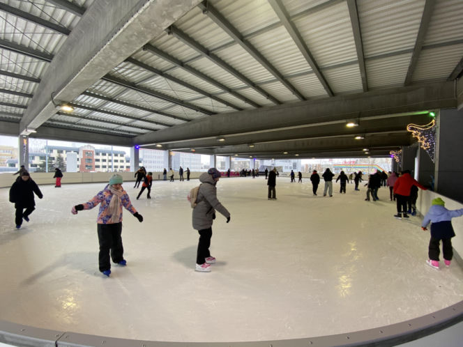 Kryte lodowisko przy Hali Urania