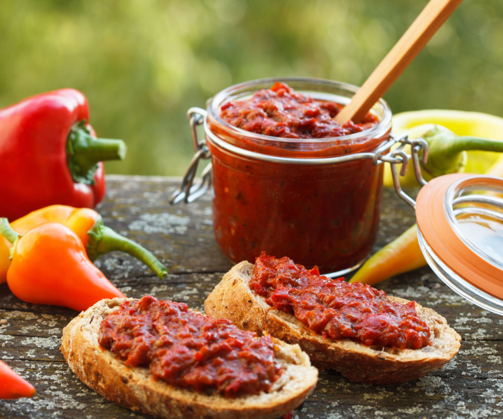 Ajvar: paprykowy sos rodem z kuchni bałkańskiej
