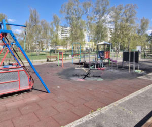 8-latek podpalił plac zabaw przy ul. Wyszyńskiego w Toruniu