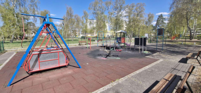 8-latek podpalił plac zabaw przy ul. Wyszyńskiego w Toruniu