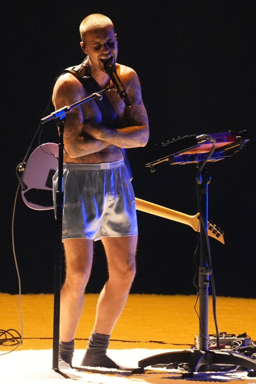 Justin Bieber na scenie Grammy 2026