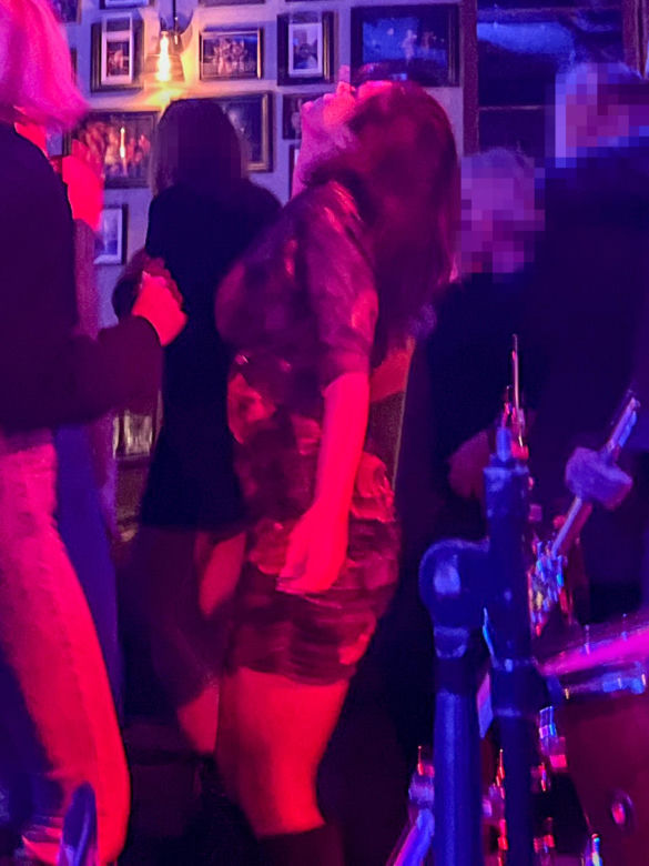 Katarzyna Cichopek w objęciach obcego mężczyzny. Tańcowali razem do rana