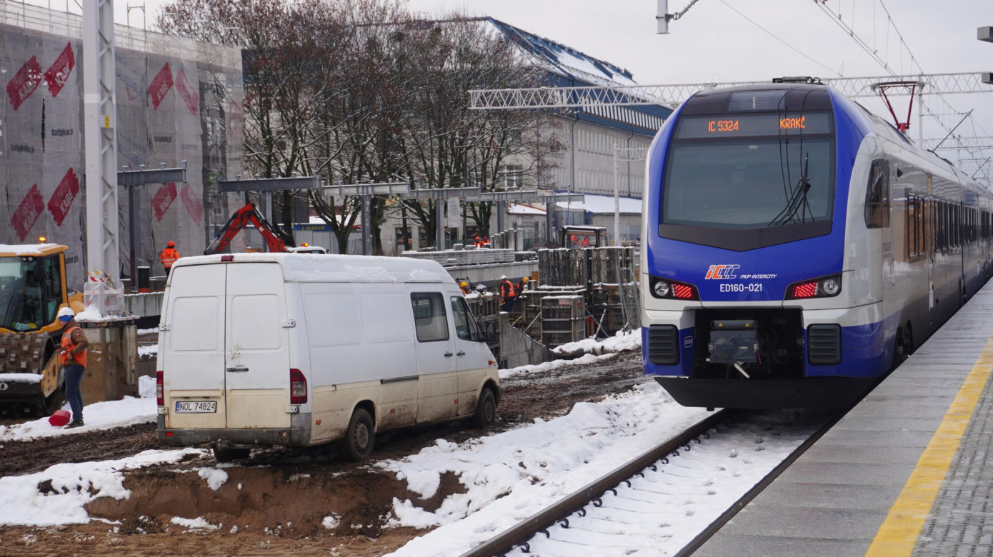 Dworzec Główny w Olsztynie rośnie w oczach. Stoi już metalowa konstrukcja budynku [ZDJĘCIA]