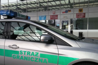 22-latek nielegalnie przewoził migrantów przez granicę. Za kurs inkasował 1000 zł