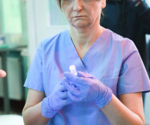 Nadchodzi „Sortownia”! Andrzej Chyra jako lekarz SOR-u w mrocznym serialu, jakiego jeszcze nie było