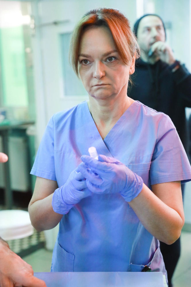 Nadchodzi „Sortownia”! Andrzej Chyra jako lekarz SOR-u w mrocznym serialu, jakiego jeszcze nie było