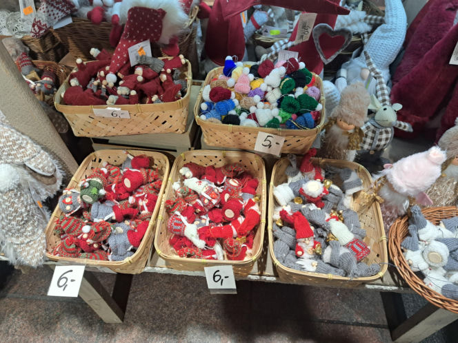 Jarmark Bożonarodzeniowy na Rynku Głównym w Krakowie 2025. Oferta wystawców