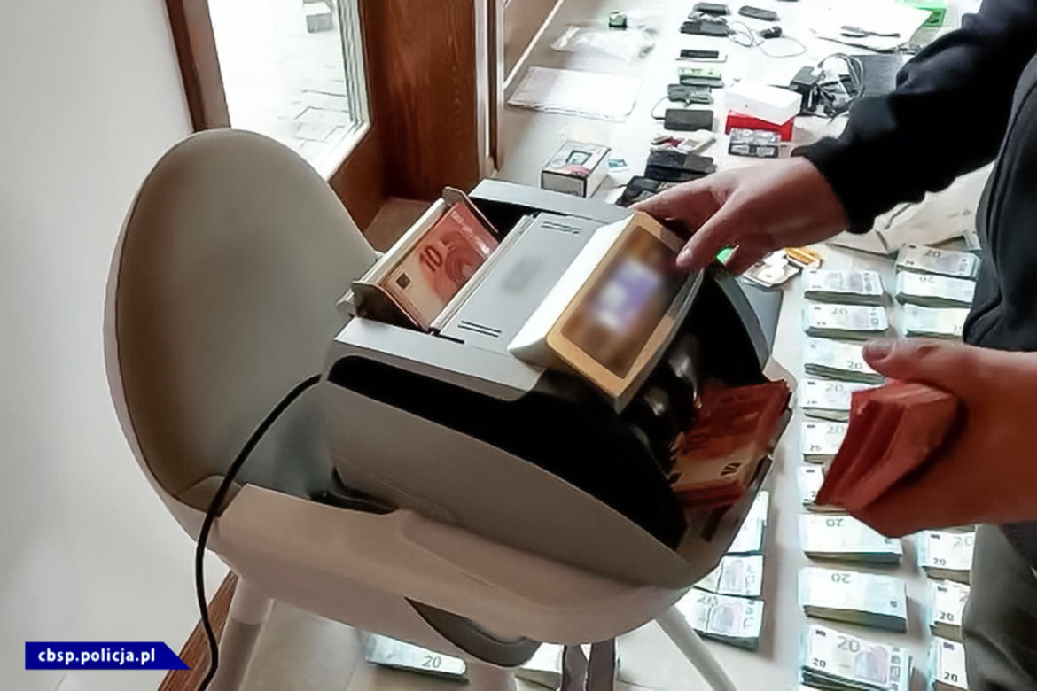 Rozbili nielegalną fabrykę papierosów