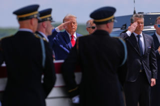 Donald Trump żegnał poległych żołnierzy. Padły poruszające słowa do ich rodzin