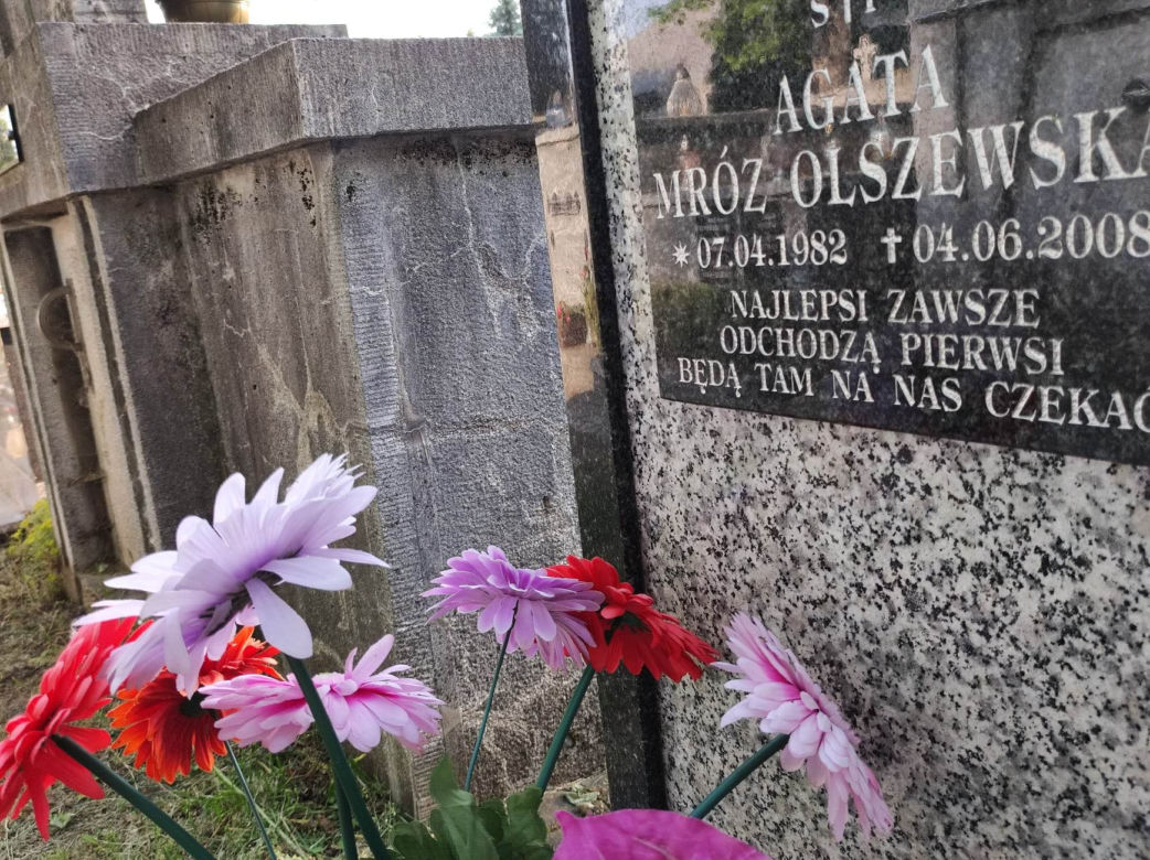 Agata Mróz spoczywa obok ukochanego Taty, ten napis wzrusza do łez. Tak teraz wygląda jej grób 