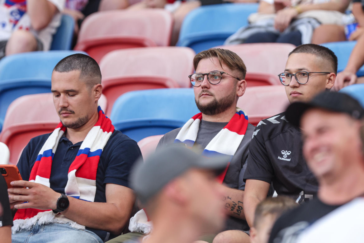 Górnik Zabrze - Termalica Nieciecza. Niesamowita atmosfera na Arenie Zabrze! Kibice Górnika dopingują swoją drużynę