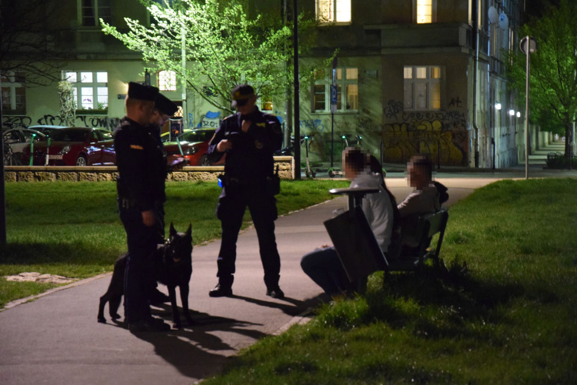Uwaga na imprezy "pod chmurką". Policja prowadzi wzmożone kontrole, sypią się mandaty