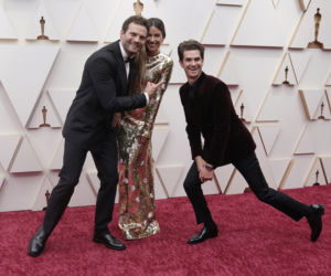 Oscary 2022. Jamie Dornan, from left, Amelia Warner i Andrew Garfield 