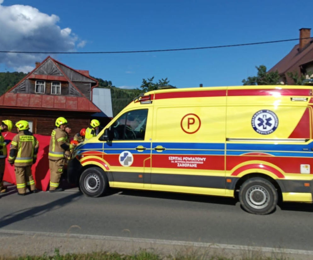 Samochód wpadł do rowu i uderzył w płot. 10-latek walczy o życie