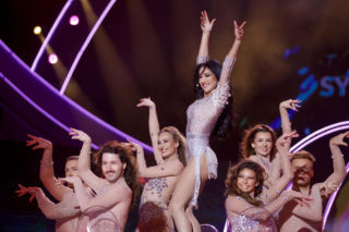 Steczkowska wygrała Sylwestra z Dwójką boskim ciałem i piórami