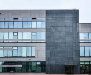 Centrum Innowacyjnych Technologii Lotniczych i Kosmicznych (CITLiK). Elewacje wykonała firma Drewpark.