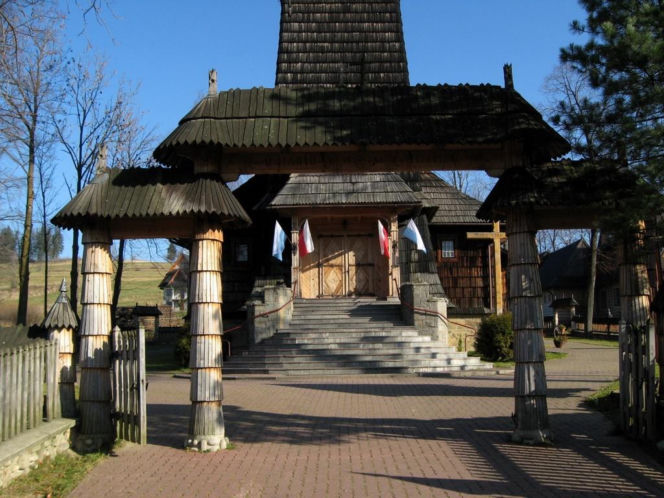 To jedna z najpiękniejszych wsi w Małopolsce. Jest dumą Podhala, która powstała pastwiskach