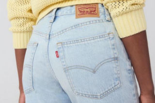 Fasony Levi’s® w stylu Carolyn Bessette Kennedy - prosty denim wraca do gry