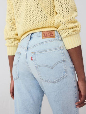 Fasony Levi’s® w stylu Carolyn Bessette Kennedy - prosty denim wraca do gry