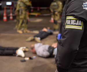 Akcja śląskich służb w sprawie przerzucania migrantów z Afryki do Europy. Zatrzymani pseudokibice