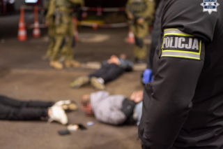 Akcja śląskich służb w sprawie przerzucania migrantów z Afryki do Europy. Zatrzymani pseudokibice