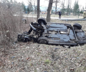 To cud, że kierowca przeżył ten wypadek! KOSZMARNE dachowanie w Starym Sączu