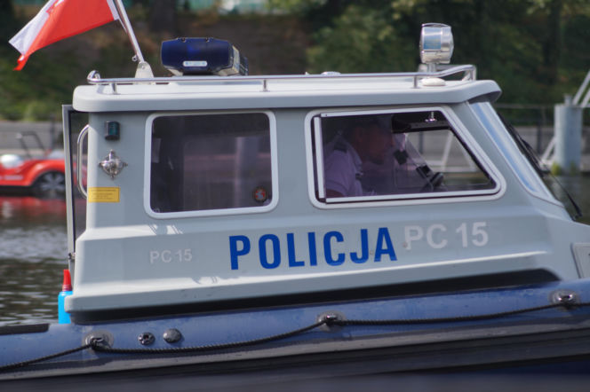 Tragedia nad Narwią. Zniknął pod wodą podczas kąpieli, służby były bezradne