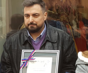 Nowe autografy na ul. Długiej! Swoje podpisy odsłonili bracia Sekielcy, Jan Rulewski i Antoni Tokarczuk [ZDJĘCIA, WIDEO]