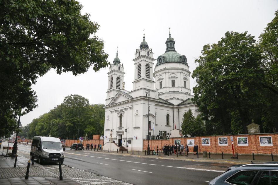 Pogrzeb Joanny Kołaczkowskiej. Tak pożegnali ją przyjaciele z kabaretu. Borek płakała jak uczennica