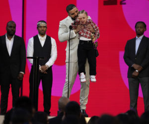 Drake z synkiem na gali Billboard Music Awards 2021