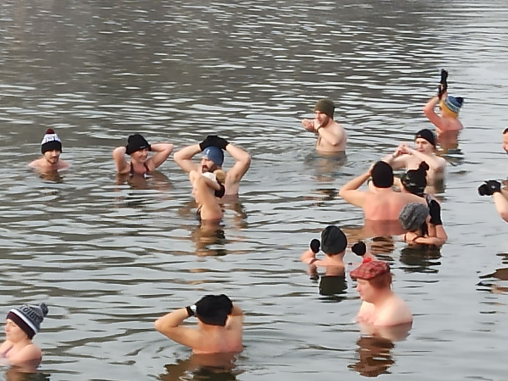 Pogoria morsuje w Dąbrowie Górniczej w mroźną niedzielę