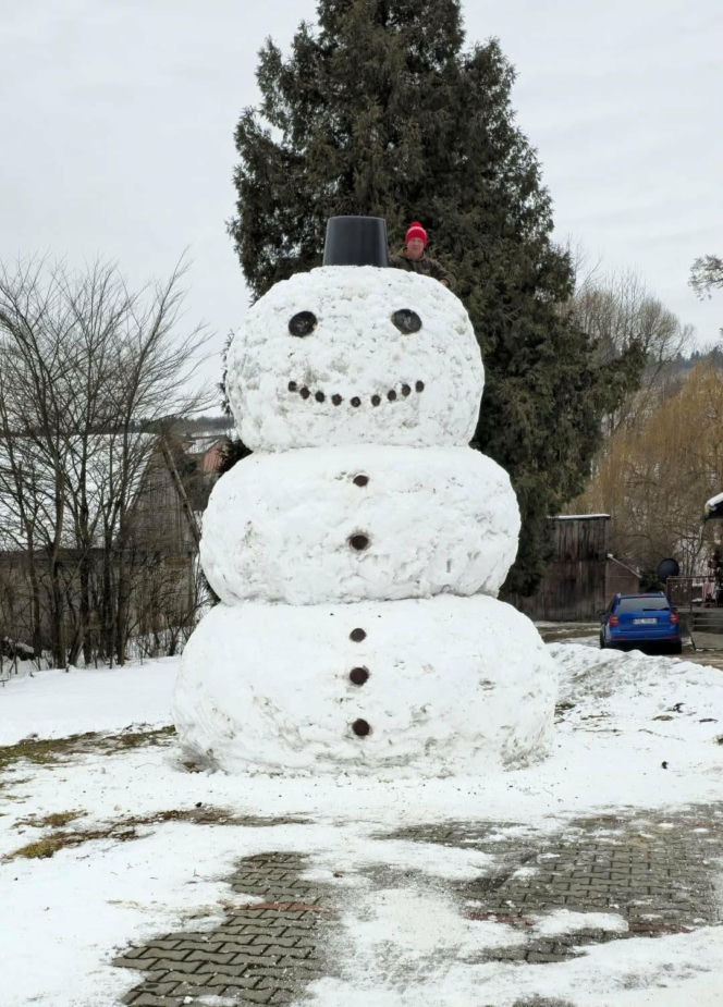 Gigantyczny bałwan jest wyższy od domu! Został atrakcją Małopolski