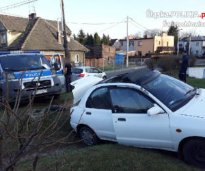Policyjny pościg ulicami Śląska! Funkcjonariusze musieli zepchnąć auto uciekiniera... do rowu!