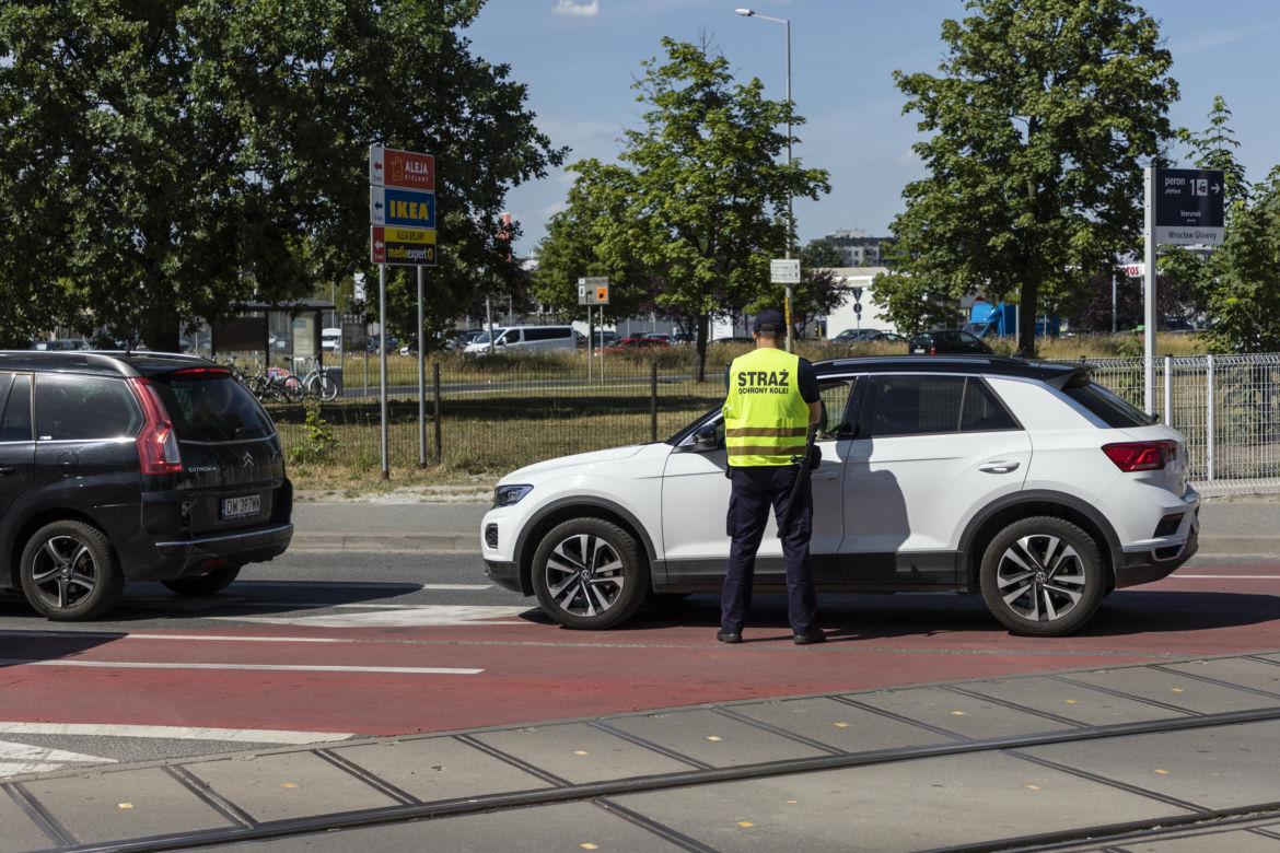 Nowe rogatki paraliżują ruch na południu Wrocławia. Kierowcy sami sobie winni?