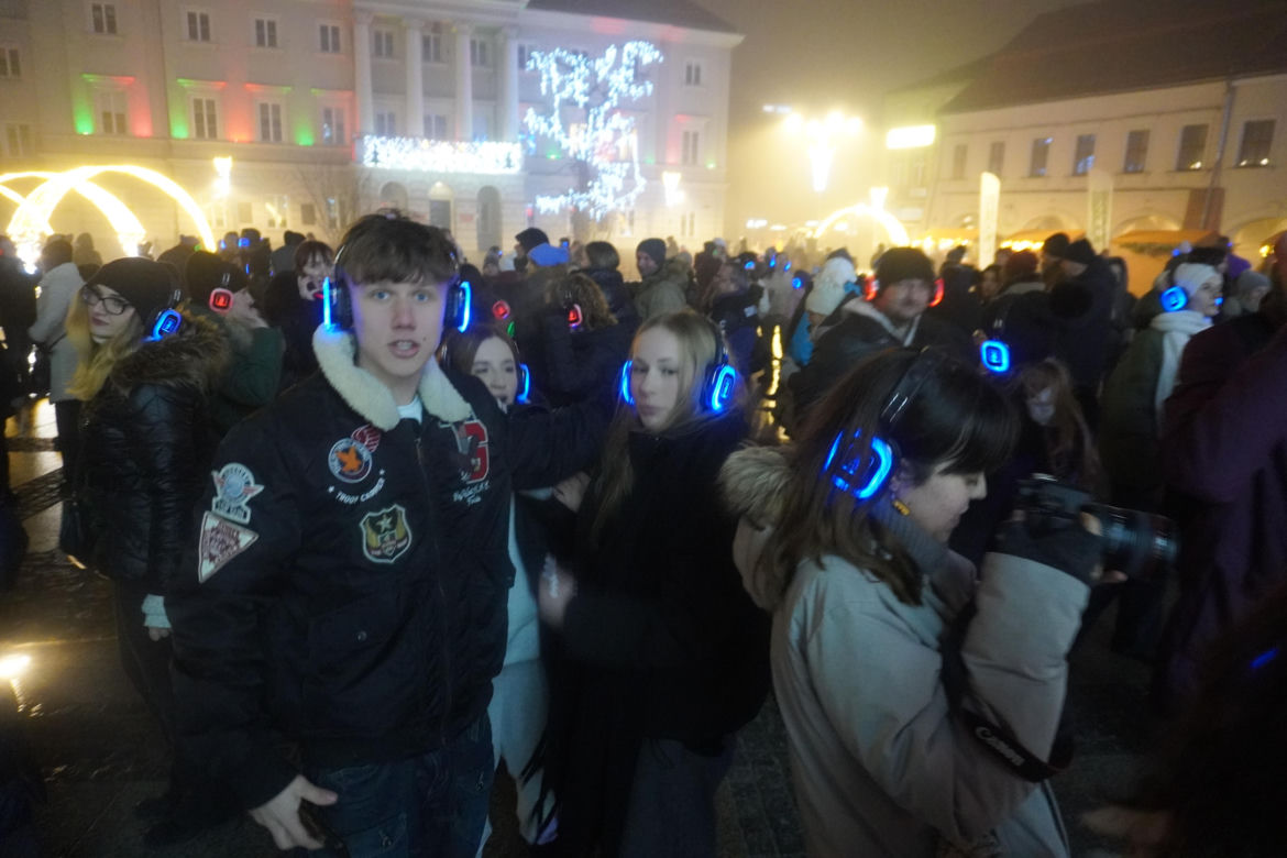 Silent disco i diabelski młyn w Rynku w Kielcach
