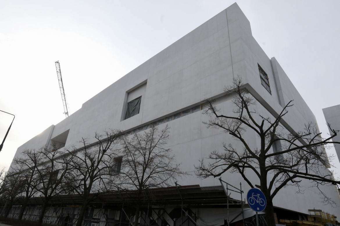 Muzeum sztuki dzieli warszawiaków. Mówią, że jest jak wielka trumna
